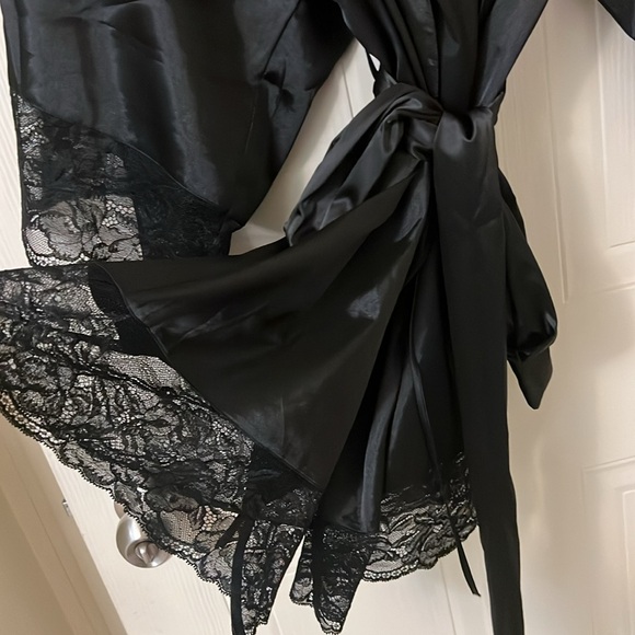 Sexy Satin Robe - Picture 6 of 8